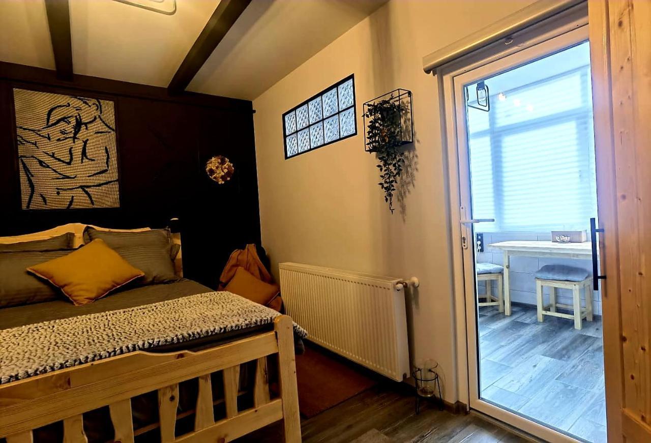 Ferienwohnung Night Lotus Hunedoara Exterior foto